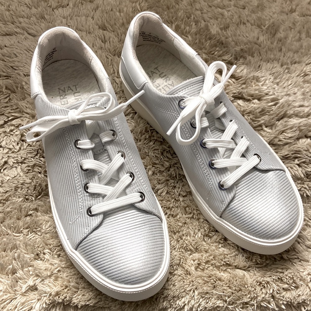 Naturalizer Morrison 2.0 Slip-on Sneakers. SILVER/BEIGE LEATHER/FAUX LEATHER.